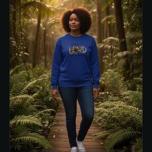 Trust in the Lord with all your heart Blue Graphic woman’s sweatshirt size L
